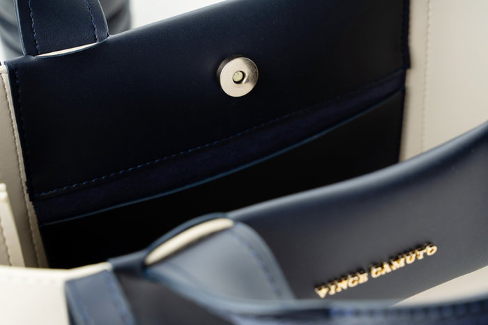 Vince Camuto Umbria Crema y Azul Oscuro